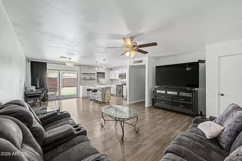 Living - 8137 W Montecito Ave, Phoenix, AZ 85033 photo 1 of 2