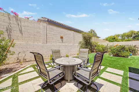 Exterior - 1344 E Sheena Dr, Phoenix, AZ 85022 photo 7 of 10