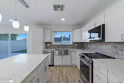 Kitchen - 1920 E Colgate Dr, Tempe, AZ 85283 photo 4 of 5