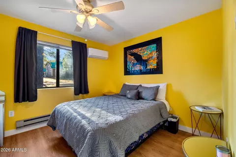 Bedroom - 3307 Pine Cone Dr, Overgaard, AZ 85933 photo 3 of 7