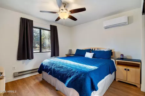 Bedroom - 3307 Pine Cone Dr, Overgaard, AZ 85933 photo 5 of 7
