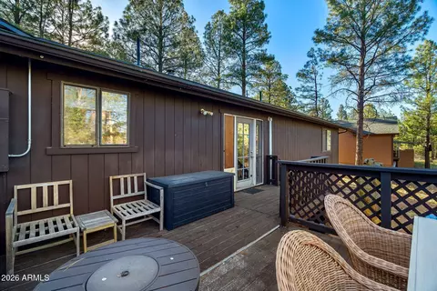 Exterior - 3307 Pine Cone Dr, Overgaard, AZ 85933 photo 3 of 11