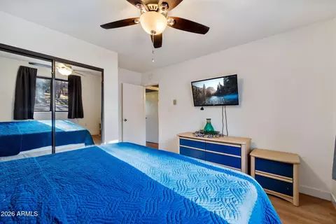 Bedroom - 3307 Pine Cone Dr, Overgaard, AZ 85933 photo 4 of 7