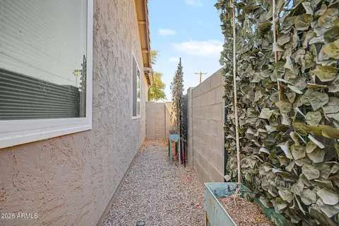 Exterior - 1225 E Grenadine Rd, Phoenix, AZ 85040 photo 7 of 7
