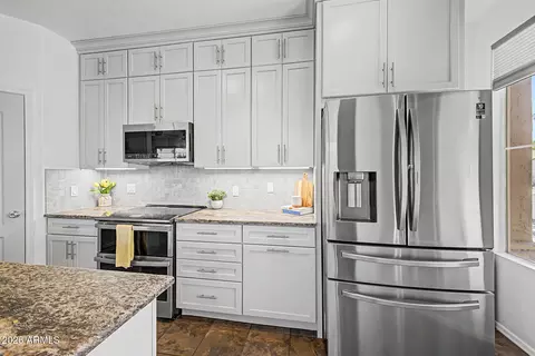 Kitchen - 1225 E Grenadine Rd, Phoenix, AZ 85040 photo 2 of 4