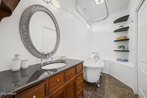 Bath - 1225 E Grenadine Rd, Phoenix, AZ 85040 photo 1 of 3