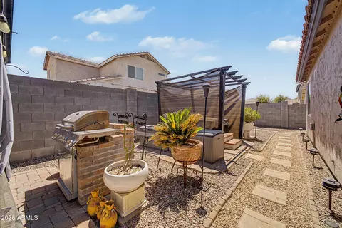 Exterior - 1225 E Grenadine Rd, Phoenix, AZ 85040 photo 4 of 7