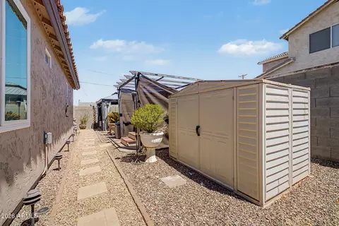 Exterior - 1225 E Grenadine Rd, Phoenix, AZ 85040 photo 5 of 7