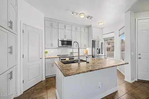 Kitchen - 1225 E Grenadine Rd, Phoenix, AZ 85040 photo 3 of 4