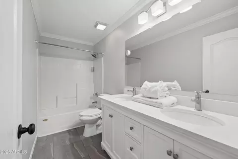 Bath - 1394 E Betsy Ln, Gilbert, AZ 85296 photo 3 of 4