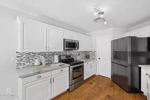 Kitchen - 1394 E Betsy Ln, Gilbert, AZ 85296 photo 3 of 3