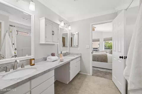Bath - 1394 E Betsy Ln, Gilbert, AZ 85296 photo 2 of 4