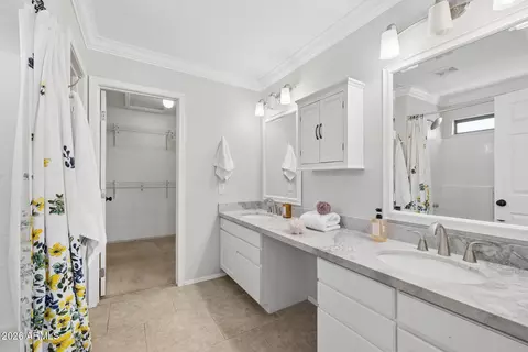 Bath - 1394 E Betsy Ln, Gilbert, AZ 85296 photo 1 of 4