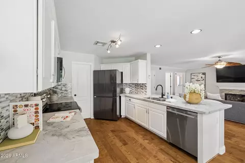 Kitchen - 1394 E Betsy Ln, Gilbert, AZ 85296 photo 2 of 3