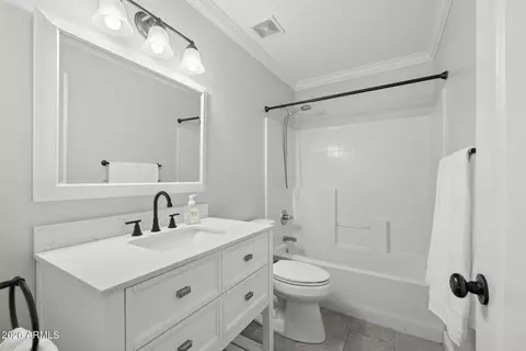Bath - 1394 E Betsy Ln, Gilbert, AZ 85296 photo 4 of 4