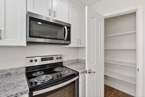 Kitchen - 1365 E Betsy Ln, Gilbert, AZ 85296 photo 7 of 7