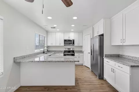 Kitchen - 1365 E Betsy Ln, Gilbert, AZ 85296 photo 2 of 7