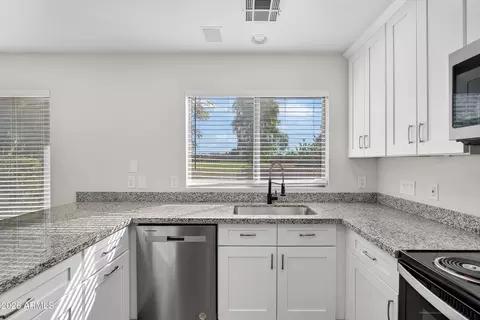Kitchen - 1365 E Betsy Ln, Gilbert, AZ 85296 photo 5 of 7