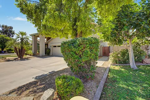 Exterior - 295 E Stacey Ln, Tempe, AZ 85284 photo 12 of 14