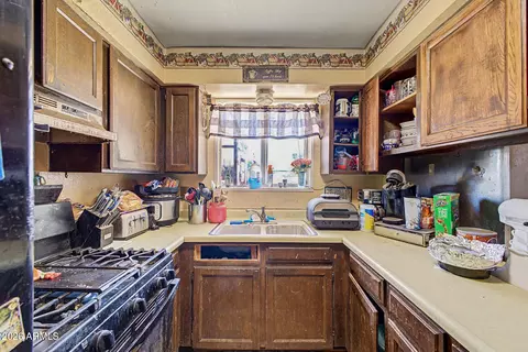 Kitchen - 8049 E Jerome Ave, Mesa, AZ 85209 photo 2 of 4
