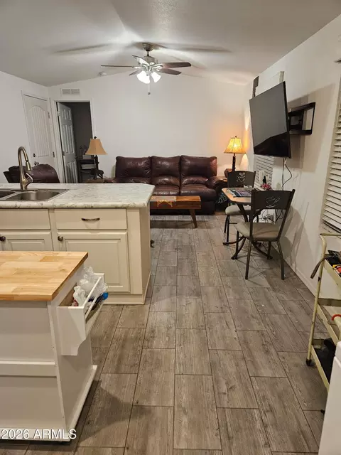 105 N Delaware Dr #21, Apache Junction, AZ 85120