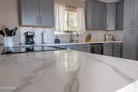Kitchen - 4331 W Dailey St, Glendale, AZ 85306 photo 7 of 9