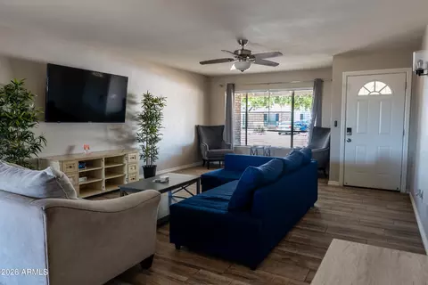Living - 4331 W Dailey St, Glendale, AZ 85306 photo 6 of 6