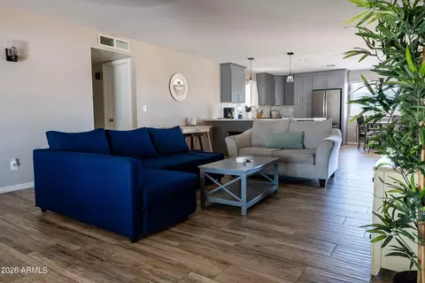 Living - 4331 W Dailey St, Glendale, AZ 85306 photo 4 of 6