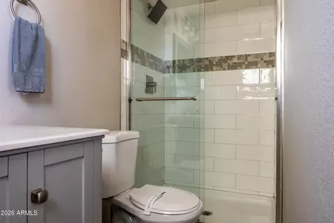 Bath - 4331 W Dailey St, Glendale, AZ 85306 photo 2 of 4