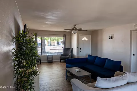 Living - 4331 W Dailey St, Glendale, AZ 85306 photo 5 of 6