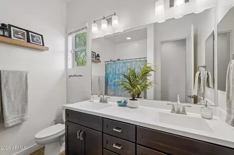 Bath - 3227 E Donald Dr, Phoenix, AZ 85050 photo 2 of 3