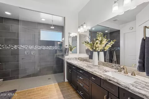 Bath - 3227 E Donald Dr, Phoenix, AZ 85050 photo 1 of 3