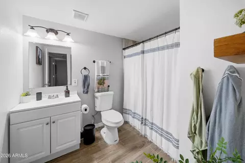 Bath - 3624 E Captain Dreyfus Ave, Phoenix, AZ 85032 photo 2 of 2