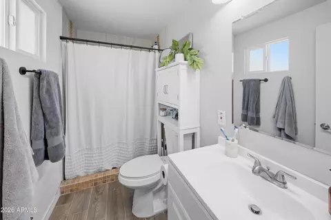 Bath - 3624 E Captain Dreyfus Ave, Phoenix, AZ 85032 photo 1 of 2