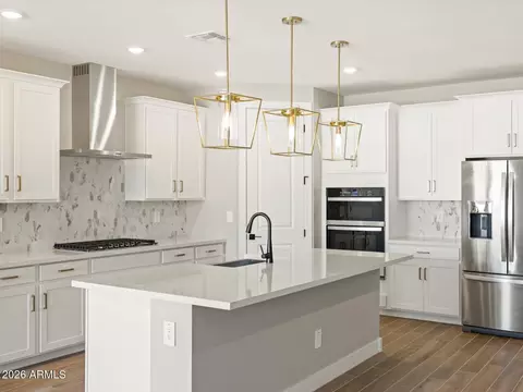 326 W Flatiron Trl, Apache Junction, AZ 85120