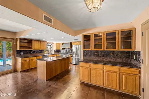 Kitchen - 2818 E Paradise Dr, Phoenix, AZ 85028 photo 3 of 4