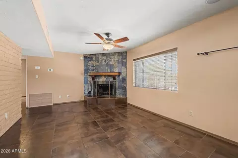 Living - 2818 E Paradise Dr, Phoenix, AZ 85028 photo 3 of 4