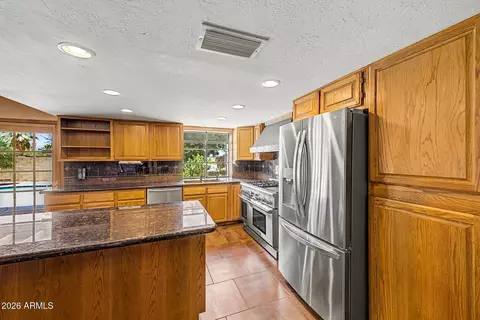Kitchen - 2818 E Paradise Dr, Phoenix, AZ 85028 photo 4 of 4