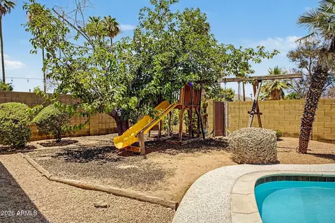Exterior - 2818 E Paradise Dr, Phoenix, AZ 85028 photo 4 of 5