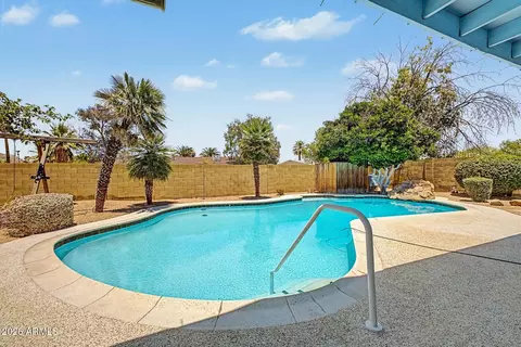 Exterior - 2818 E Paradise Dr, Phoenix, AZ 85028 photo 5 of 5