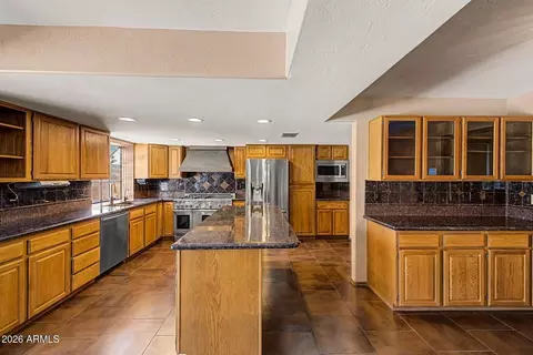 Kitchen - 2818 E Paradise Dr, Phoenix, AZ 85028 photo 2 of 4