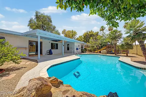 Exterior - 2818 E Paradise Dr, Phoenix, AZ 85028 photo 3 of 5