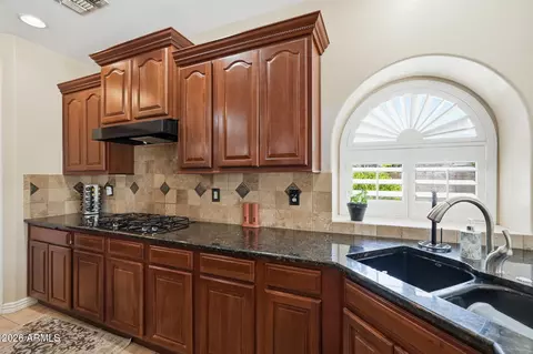Kitchen - 11441 E Solina Ave, Mesa, AZ 85212 photo 4 of 7