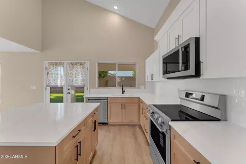 Kitchen - 10066 E Plata Ave, Mesa, AZ 85212 photo 4 of 6