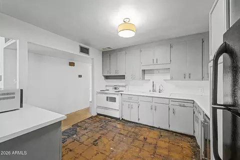 Kitchen - 2028 E Granada Rd, Phoenix, AZ 85006 photo 2 of 4