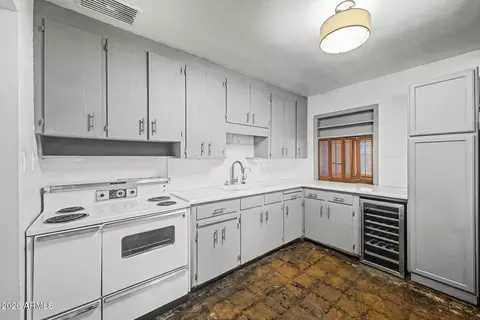Kitchen - 2028 E Granada Rd, Phoenix, AZ 85006 photo 4 of 4