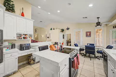 Kitchen - 1621 E Monte Cristo Ave, Phoenix, AZ 85022 photo 1 of 3