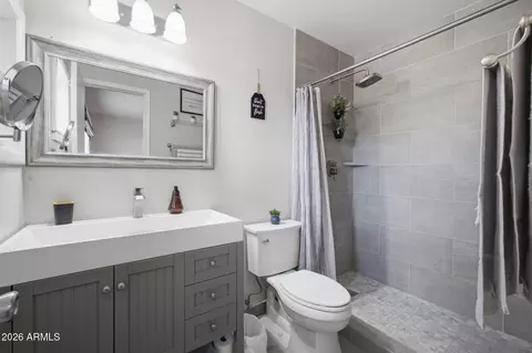 Bath - 2329 E Concorda Dr, Tempe, AZ 85282 photo 1 of 3