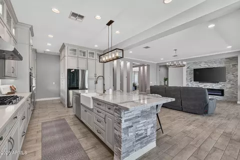 Kitchen - 10322 E Thatcher Ave, Mesa, AZ 85212 photo 5 of 10