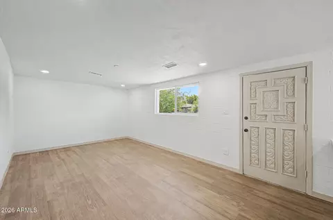 6414 W Mitchell Dr, Phoenix, AZ 85033